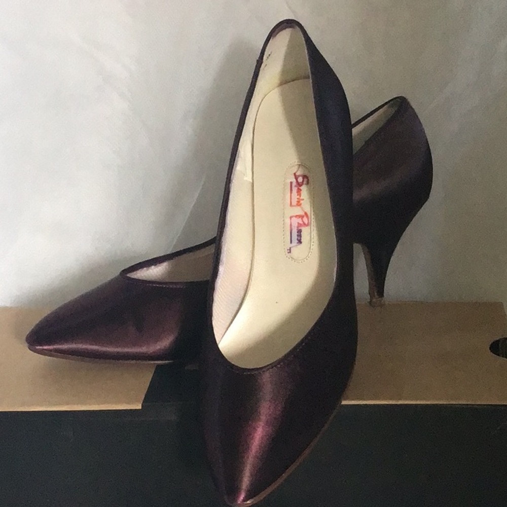Satin dyed maroon heels size 7.5